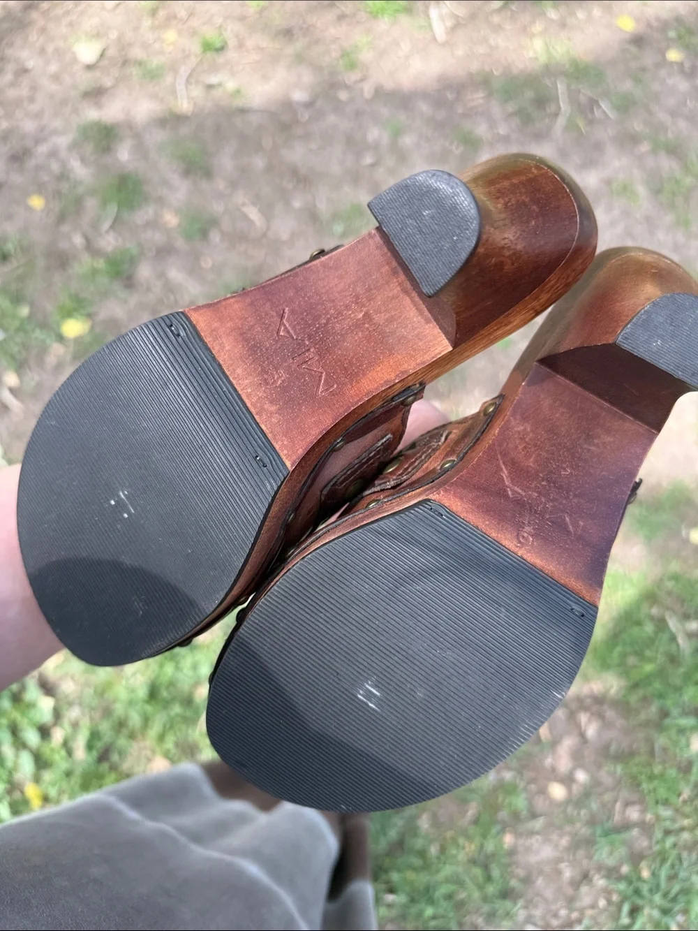 MIA wooden heeled shoes stamped leather - Picture 5 of 5